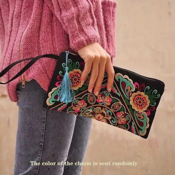 NEW| Boho Embroidered Flower Wristlet Clutch Handbag - Picture 5 of 11